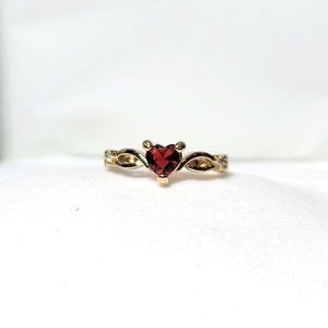 ❤️18K Yellow Gold Heart shaped Ruby July Birthstone Delicate Dainty Ring ❤️